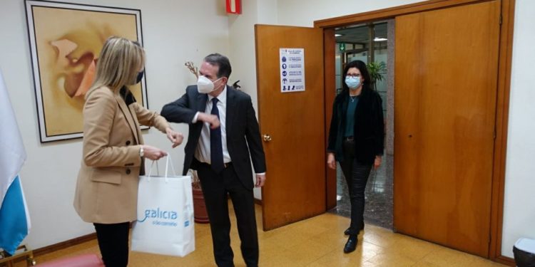 El alcalde pide a la delegada de la Xunta que defienda a Vigo: «Bienvenido lo que haga por la ciudad»