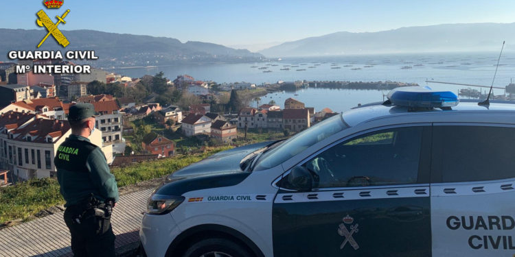 Investigan a una pareja de Redondela por hacer compras en internet con tarjetas bancarias robadas