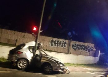 Muere un joven en Vigo tras impactar con su coche contra una farola