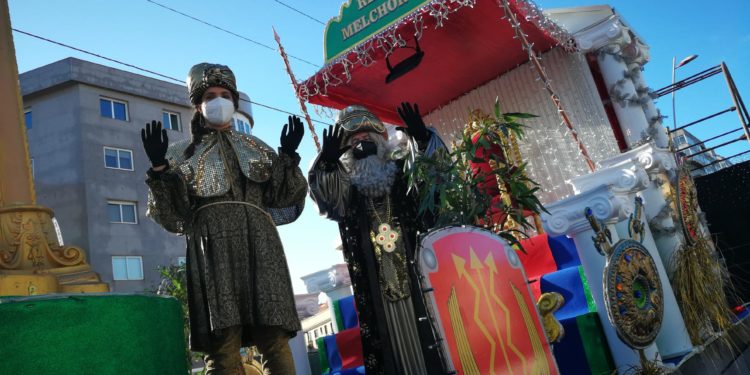 Vigo acude en masa a saludar a los Reyes Magos