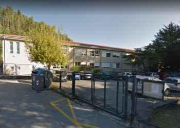 Un incendio en un dispensador de papel higiénico obliga a desalojar un instituto en Cangas