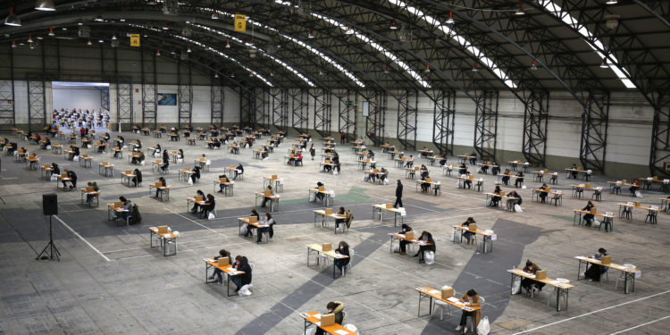 Case 600 aspirantes opositan en Vigo en medio dun exhaustivo protocolo de seguridade