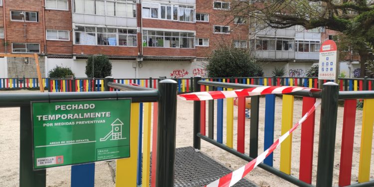 Vigo cierra más parques infantiles mientras tramita otro contrato para desinfectarlos