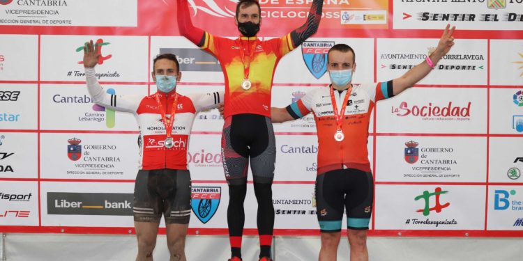 Os masters suman dous bronces ao botín do ciclocrós galego no Campionato de España