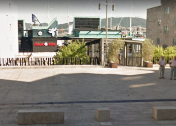 Detienen en Vigo a un menor acusado de agredir a un policía que iba a denunciar a un amigo suyo por escupir a otros peatones