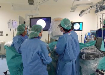 A espera para operarse en Vigo crece cinco días e supera os dous meses