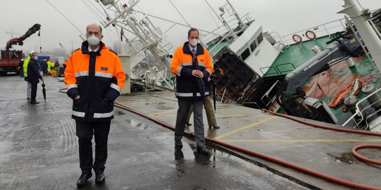 Arrancan los trabajos previos al reflotamiento del ‘Baffin Bay’