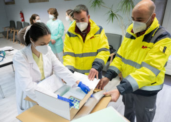 La vacunación de la Covid-19 al personal sanitario gallego comenzará este miércoles