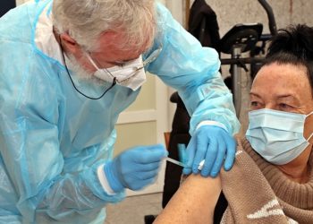 Galicia finalizará la vacunación de la Covid-19 en las residencias en tres semanas y ya prepara la segunda fase