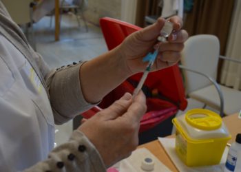 Os Reis Magos ‘chegan’ a Doral Residencias Mos coa vacina contra a Covid-19