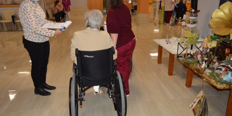 Os Reis Magos ‘chegan’ a Doral Residencias Mos coa vacina contra a Covid-19