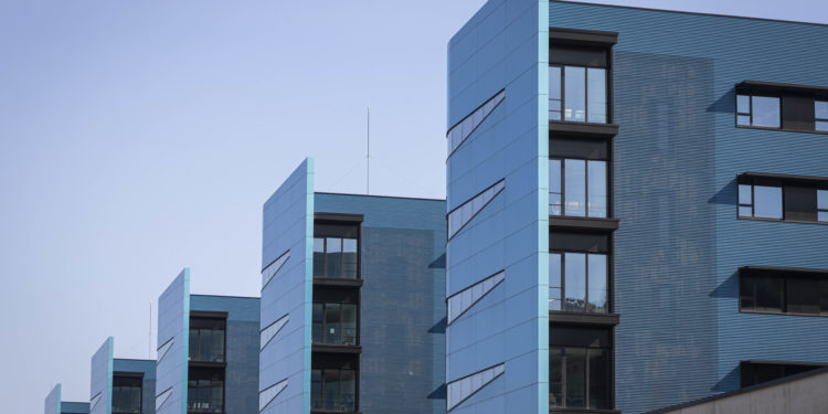 La carga hospitalaria retoma la caída en el área sanitaria de Vigo, que ya tiene menos de 2.000 casos activos