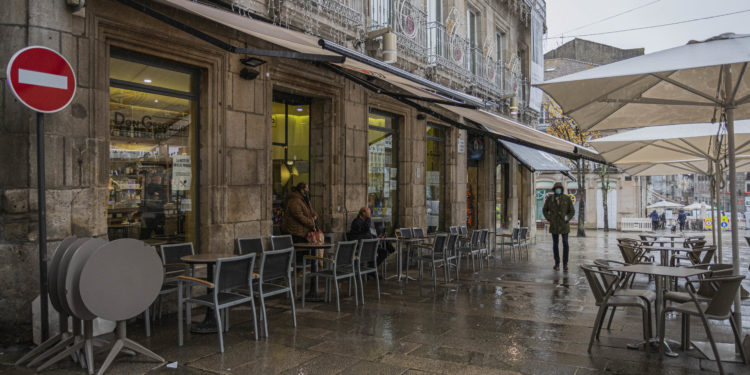 Feijóo confirma que la hostelería reabrirá la próxima semana en “buena parte” de Galicia