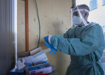 El área de Vigo vuelve a alejarse del récord de hospitalizados y mantiene invariable su incidencia