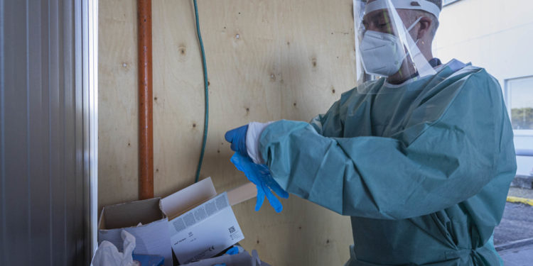 El área de Vigo vuelve a alejarse del récord de hospitalizados y mantiene invariable su incidencia