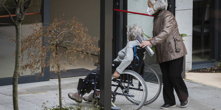 El área sanitaria de Vigo abandona la alerta roja por Covid-19 y reduce en más de 200 sus casos activos