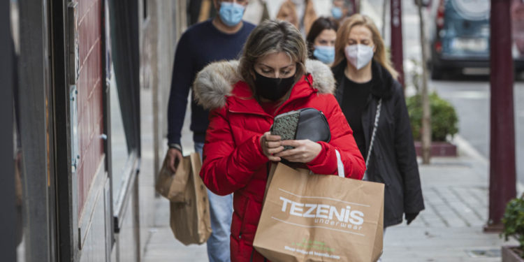 El área sanitaria de Vigo baja de los 3.000 casos activos y prolonga su mejoría generalizada