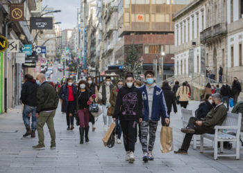 Vigo baja del centenar de hospitalizados por Covid-19 tras liberar 17 camas en planta y tres en UCI