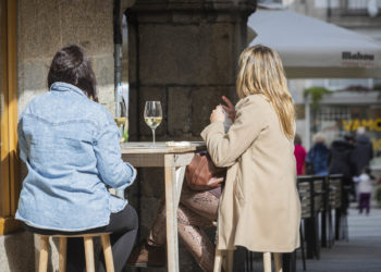 Las terrazas vuelven a dar vida a las calles de Vigo