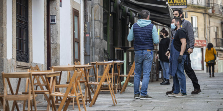 Las terrazas vuelven a dar vida a las calles de Vigo