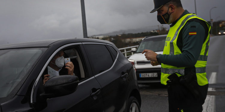 El área sanitaria de Vigo reduce sus pacientes activos de Covid-19 por primera vez en 24 días