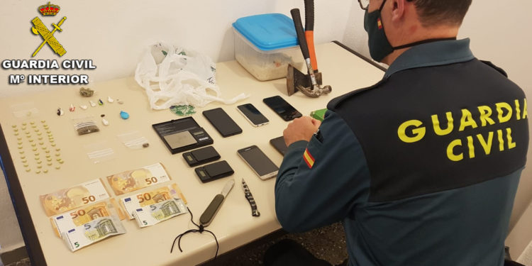 La Guardia Civil desarticula dos “importantes” puntos de venta de drogas en Baiona