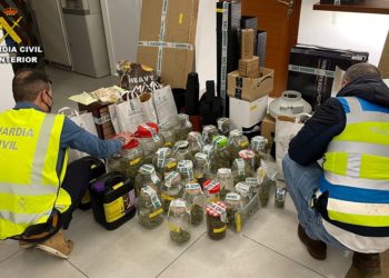 La Guardia Civil desarticula un punto de venta de drogas en una casa en O Porriño