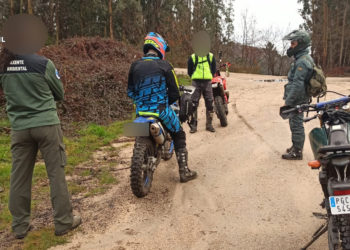 La Guardia Civil impone una veintena de multas en un control de acceso a los montes de A Louriña