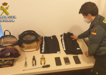 Detenidos cuatro vecinos de Vigo por media docena de robos en tiendas del área metropolitana