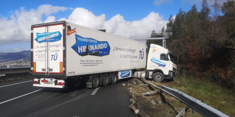 Retenciones en la AP-9, en Vigo, tras el accidente de un camión