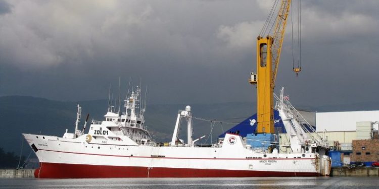 El pesquero vigués «Argos Pereira», aislado en Montevideo con 28 positivos a bordo