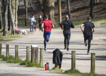 Vigo sale en estampida para disfrutar de un día primaveral en playas, parques y terrazas