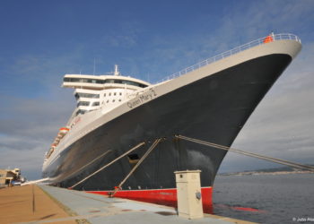 Cuando el ‘Queen Mary 2’ atracaba en Vigo