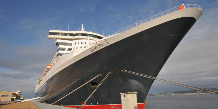 Cuando el ‘Queen Mary 2’ atracaba en Vigo