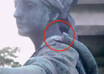 Deterioro en la estatua de Elduayen en Vigo