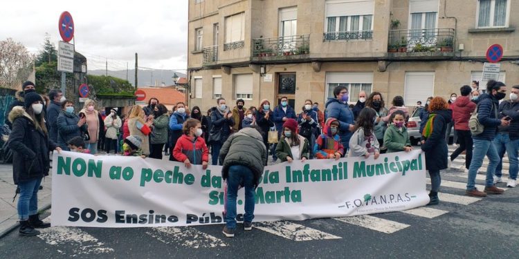 A comunidade educativa do Picacho de Vigo rexeita trasladar a Escola Santa Marta as súas instalacións