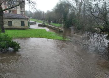 Emergencias Galicia mantiene bajo observación el río Miñor tras superar el umbral establecido