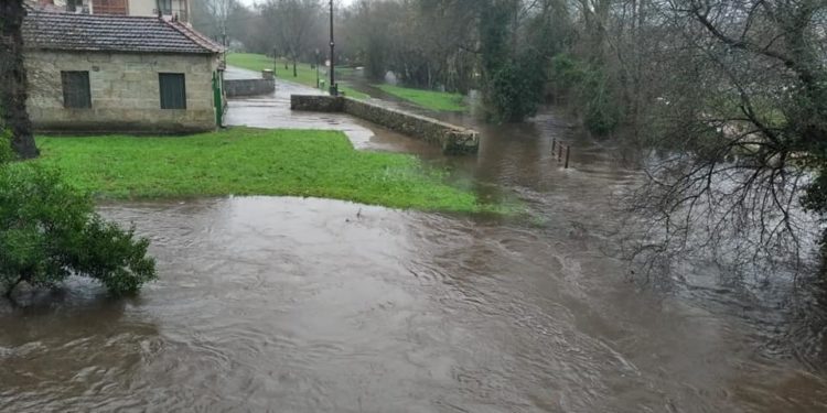 Emergencias Galicia mantiene bajo observación el río Miñor tras superar el umbral establecido