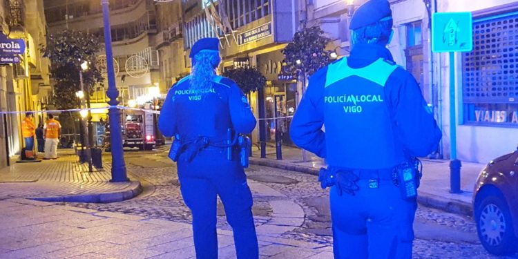 Un incendio en un garaje en el centro de Vigo obliga a desalojar un edificio