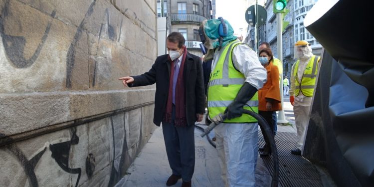 Vigo movilizará a policías de paisano para pillar in fraganti a grafiteros en la calle