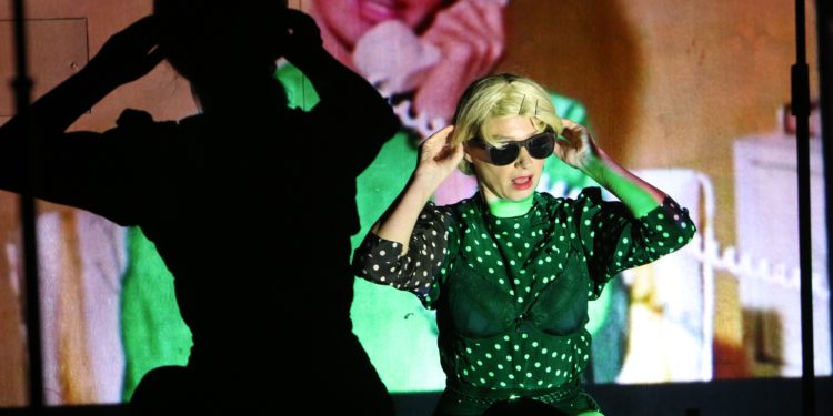 A representación de Paula Sanmartín abre en Mos a sexta edición de ‘Mulleres en acción. Violencia zero’