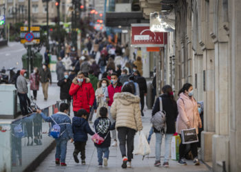 Sanidade reduce a la mitad las PCRs en el área de Vigo y la incidencia en la ciudad se estanca