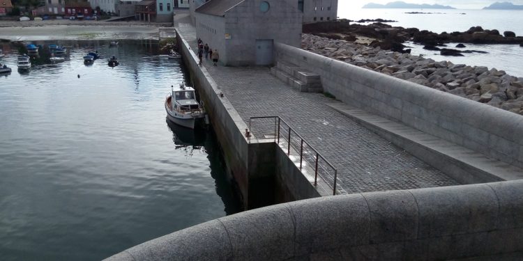 Rescatada una persona que se cayó en una zona de difícil acceso en Vigo