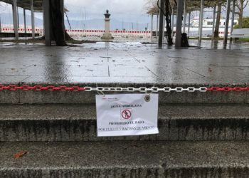 La borrasca «Karim» obliga a cerrar los paseos marítimos del Puerto de Vigo y Samil