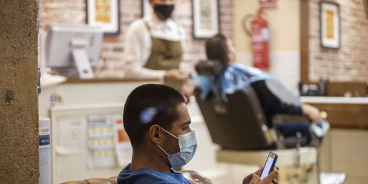 El sector de la peluquería y la estética de Vigo pide una rebaja del IVA al 10%