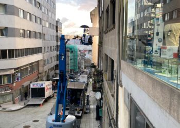 Rodaje a diez metros de altura en el centro de Vigo