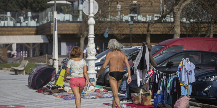 Vigo sale en estampida para disfrutar de un día primaveral en playas, parques y terrazas