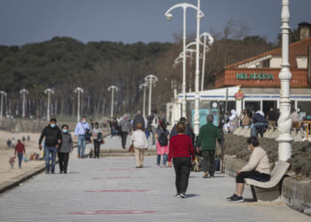 Vigo sale en estampida para disfrutar de un día primaveral en playas, parques y terrazas