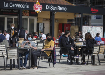 Vigo sale en estampida para disfrutar de un día primaveral en playas, parques y terrazas