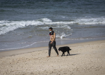 Vigo sale en estampida para disfrutar de un día primaveral en playas, parques y terrazas